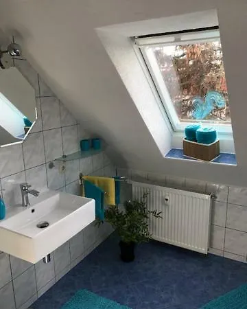 Liebevoll Eingerichtete Ferienwohnung Im Dg Zwenkau Exterior photo