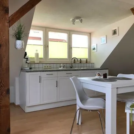 Liebevoll Eingerichtete Ferienwohnung Im Dg Zwenkau Exterior photo